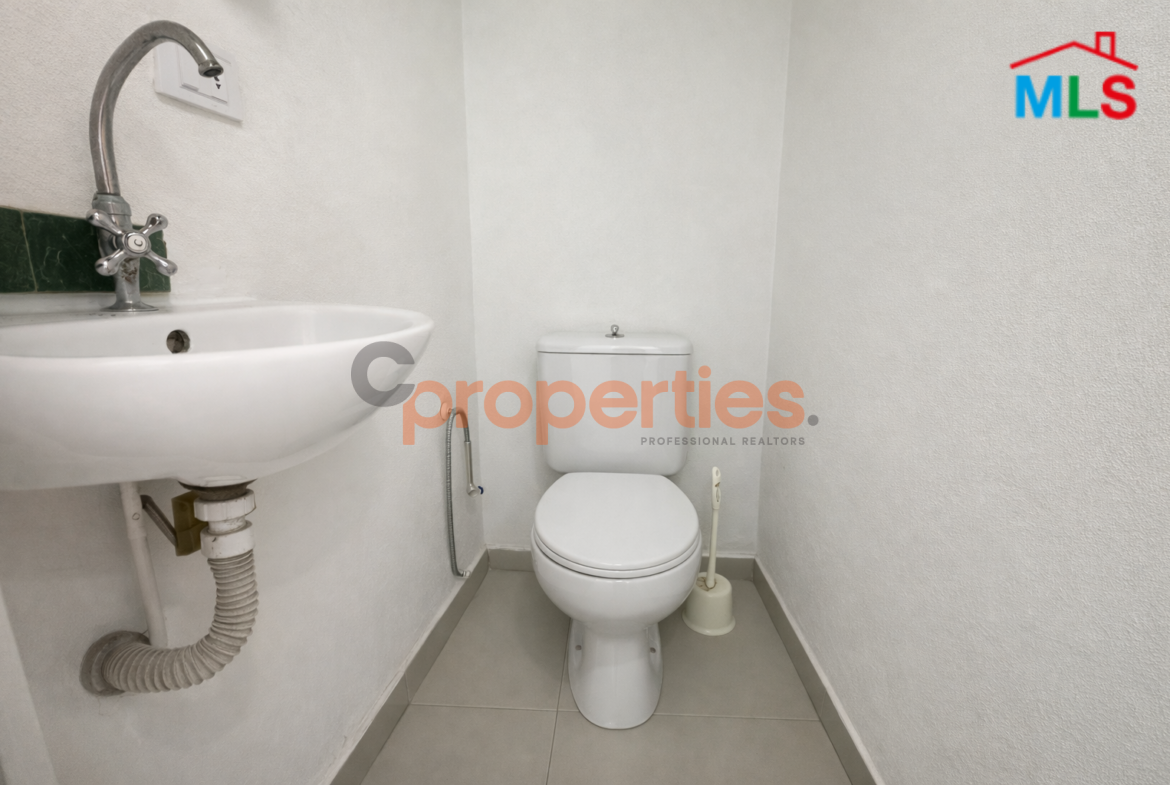 Shop for Rent in Achrafieh - محل للإيجار في الأشرفيةCPBEC20