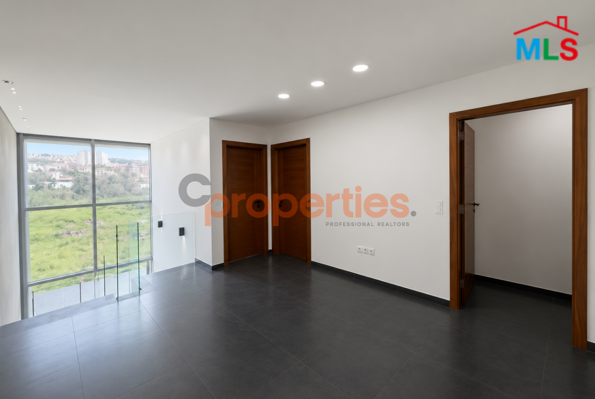Office For Rent in Dekwaneh مكتب للإيجار في الدكوانة CPES266