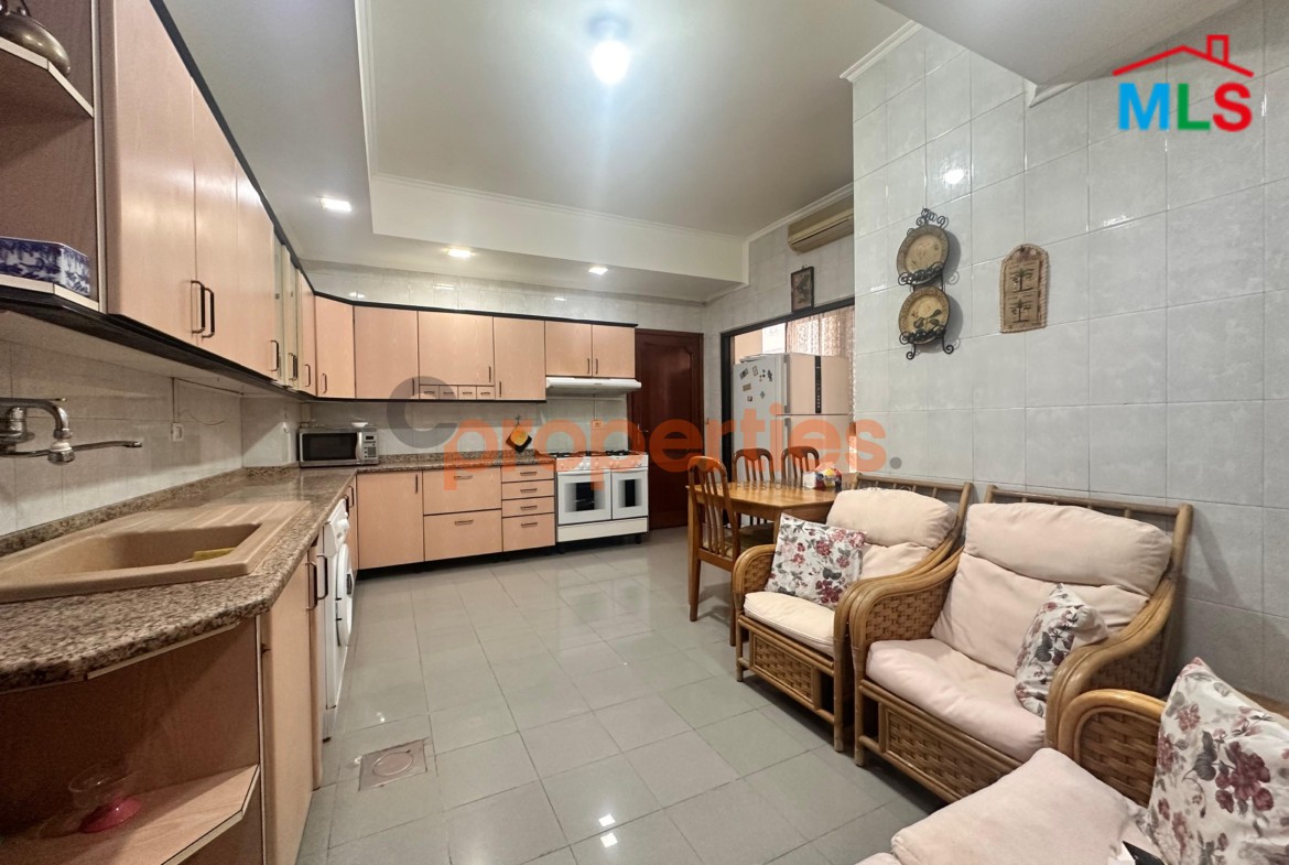 Apartment For Rent in Jnah - شقة للإيجار في الجناح - CPBHS137