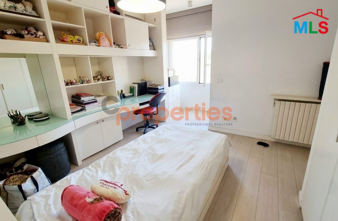 Apartment For Rent In Achrafieh - CPBMH25