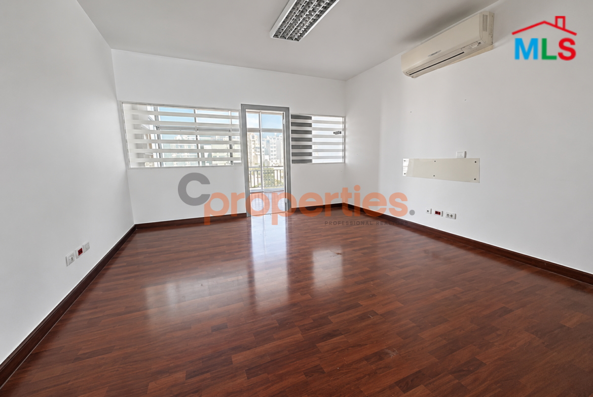 Office For Rent in Rawche With Sea View Щ…ЩѓШЄШЁ Щ„Щ„Ш§ЩЉШ¬Ш§Ш± ЩЃЩЉ Ш§Щ„Ш±Щ€ШґШ© - CPBHS132