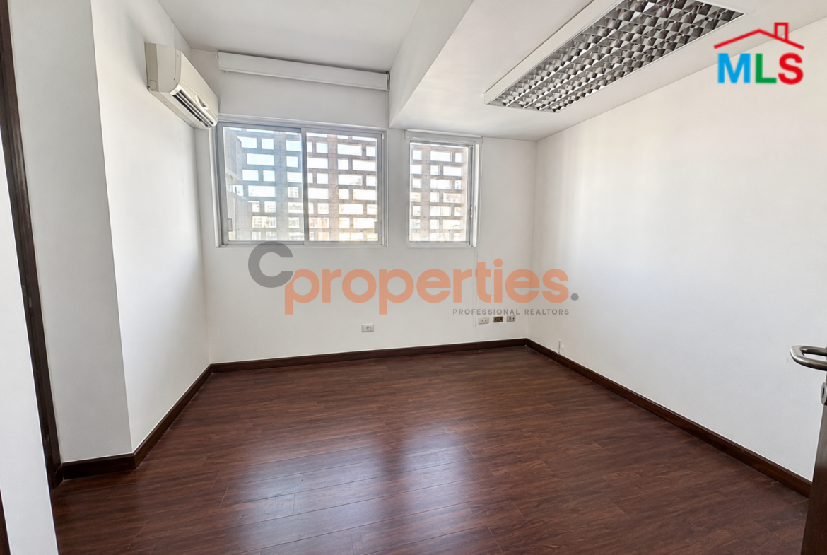 Office For Rent in Rawche With Sea View Щ…ЩѓШЄШЁ Щ„Щ„Ш§ЩЉШ¬Ш§Ш± ЩЃЩЉ Ш§Щ„Ш±Щ€ШґШ© - CPBHS132