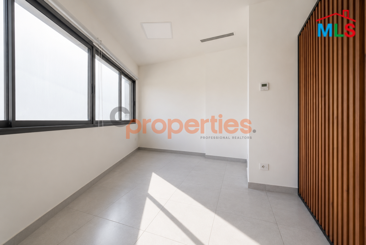 Office For Rent in Antelias مكتب للإيجار في أنطلياس CPES272