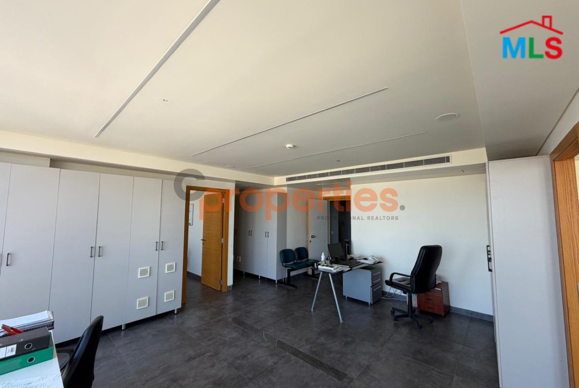 Office For Rent in Dekwaneh - مكتب للإيجار في الدكوانة - CPES296