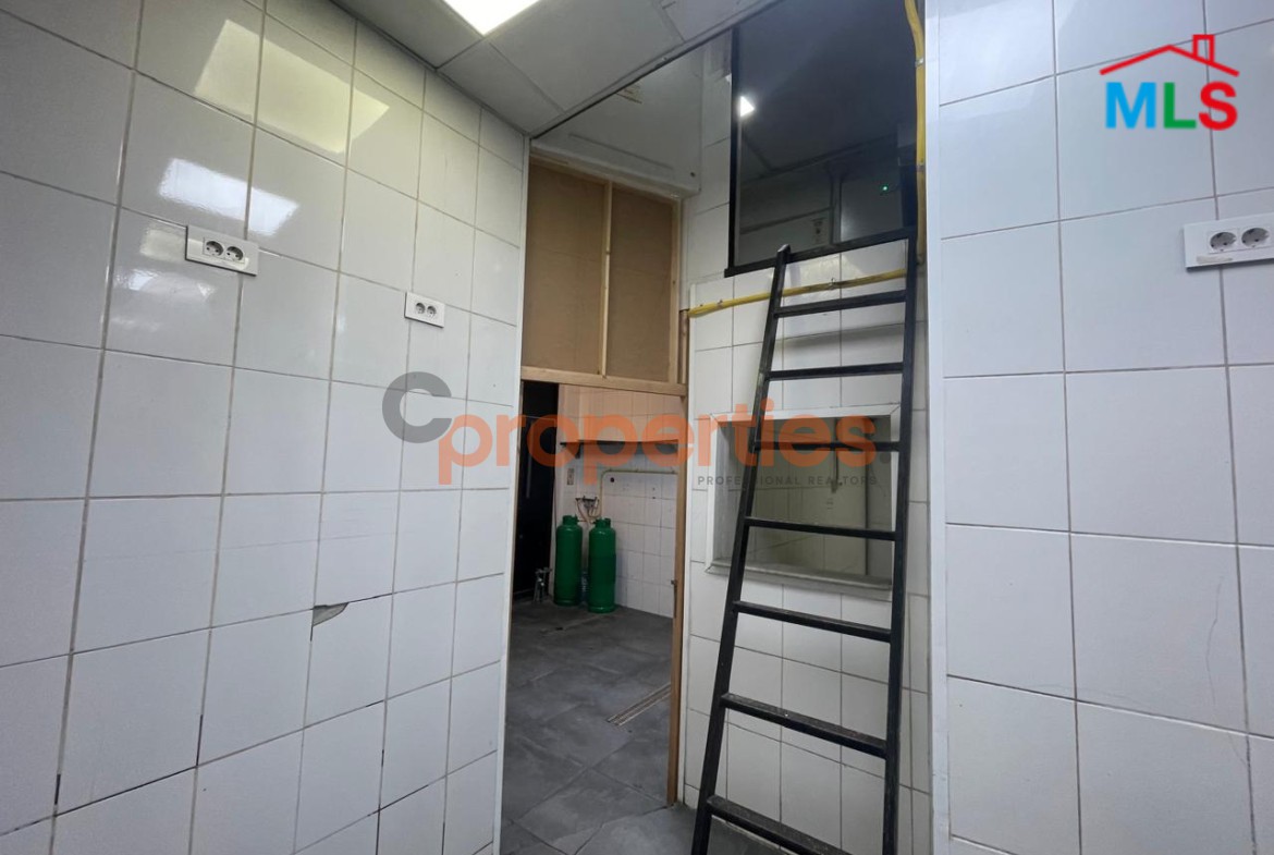 Restaurant for rent in Saifi CPBPK20