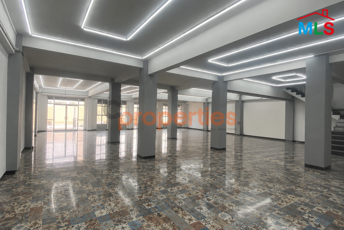 Showroom For Rent In mkalles Main Highway -CPHJ29 - صالة عرض للإجارة في المكلس