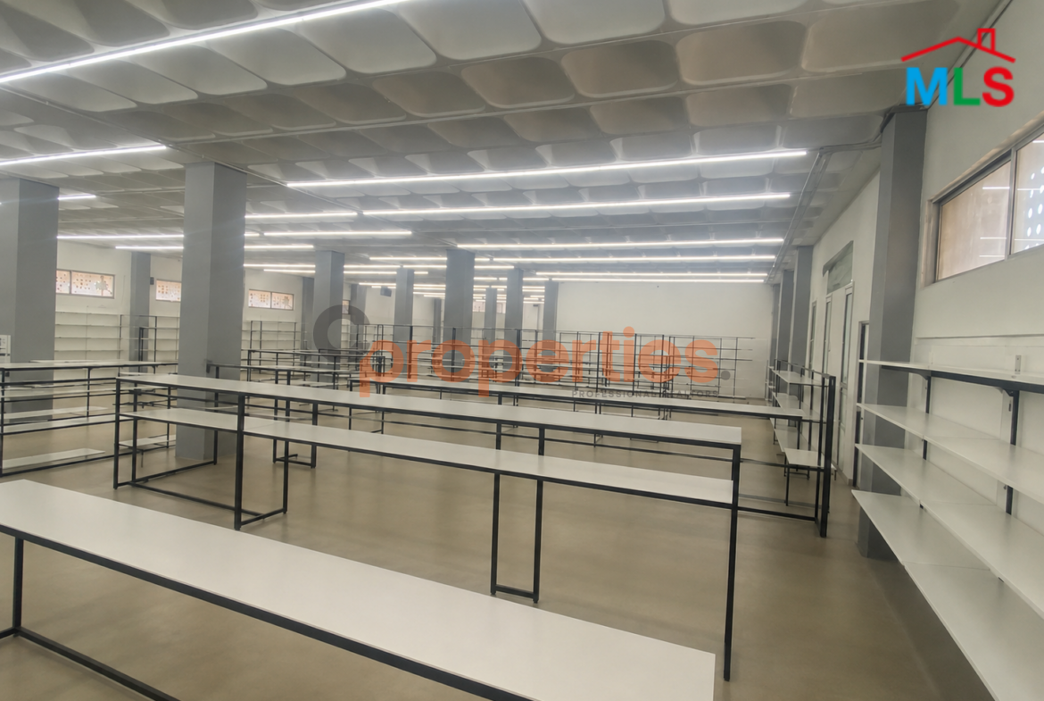 Showroom For Rent In mkalles Main Highway -CPHJ29 - صالة عرض للإجارة في المكلس