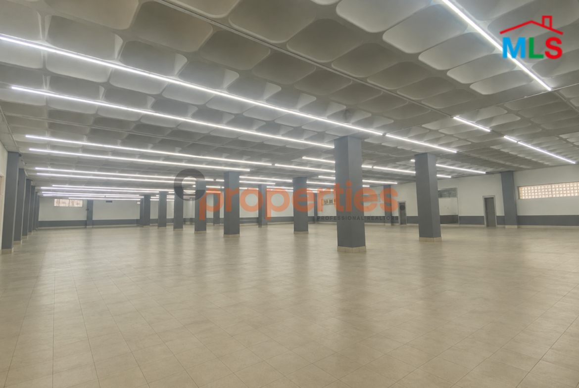 Showroom For Rent In mkalles Main Highway -CPHJ29 - صالة عرض للإجارة في المكلس