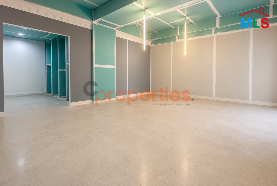 Showroom For Rent in Downtown Beirut - صالة للإيجار في وسط بيروت - CPBHS112