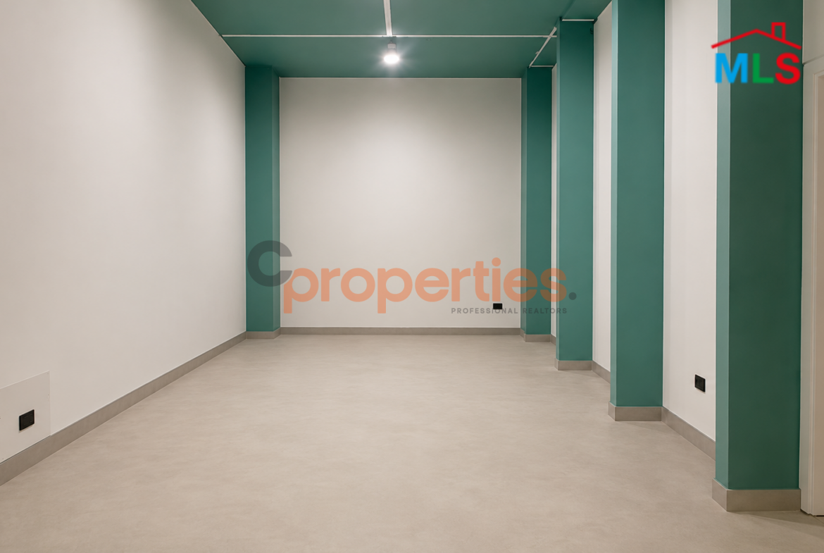 Showroom For Rent in Downtown Beirut - صالة للإيجار في وسط بيروت - CPBHS112
