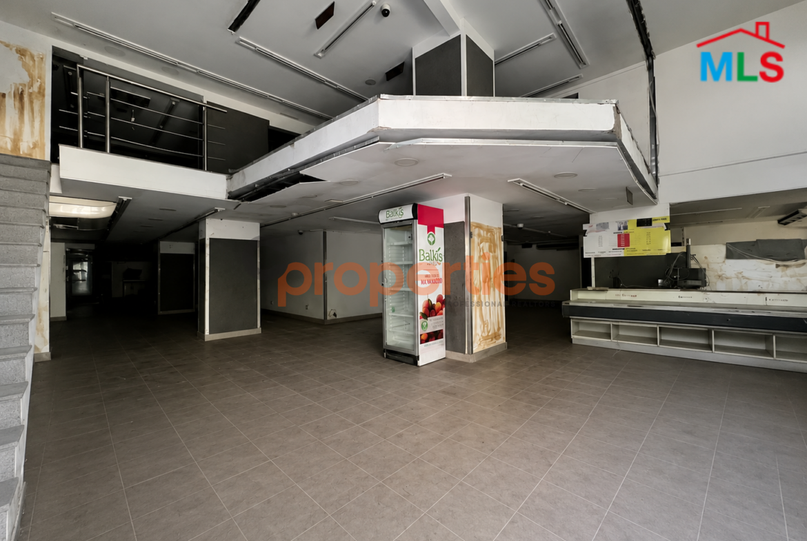 Shop for rent in Hamra محل للإيجار في الحمرا - CPBMKH38