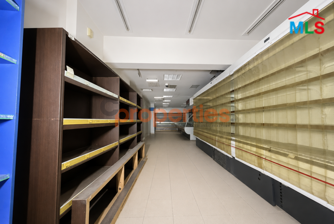 Shop for rent in Hamra محل للإيجار في الحمرا - CPBMKH38