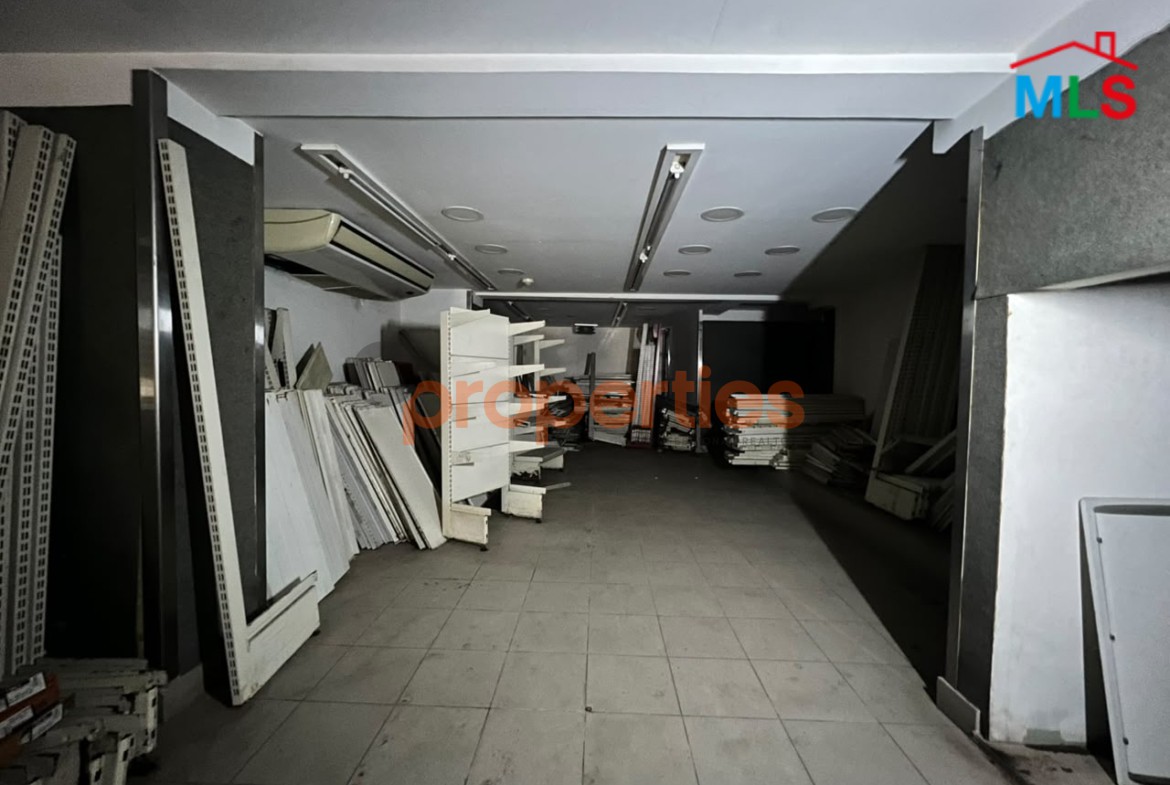 Shop for rent in Hamra محل للإيجار في الحمرا - CPBMKH38