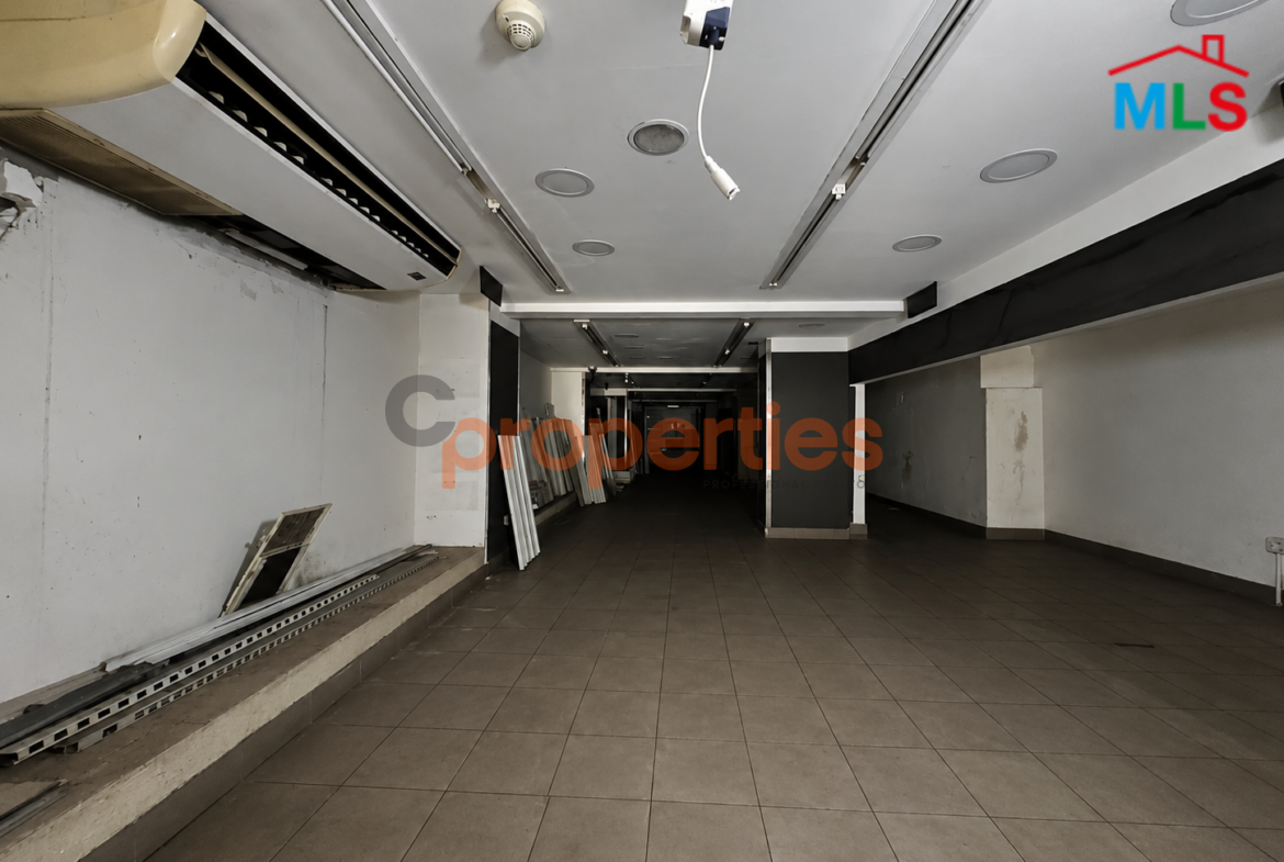 Shop for rent in Hamra محل للإيجار في الحمرا - CPBMKH38