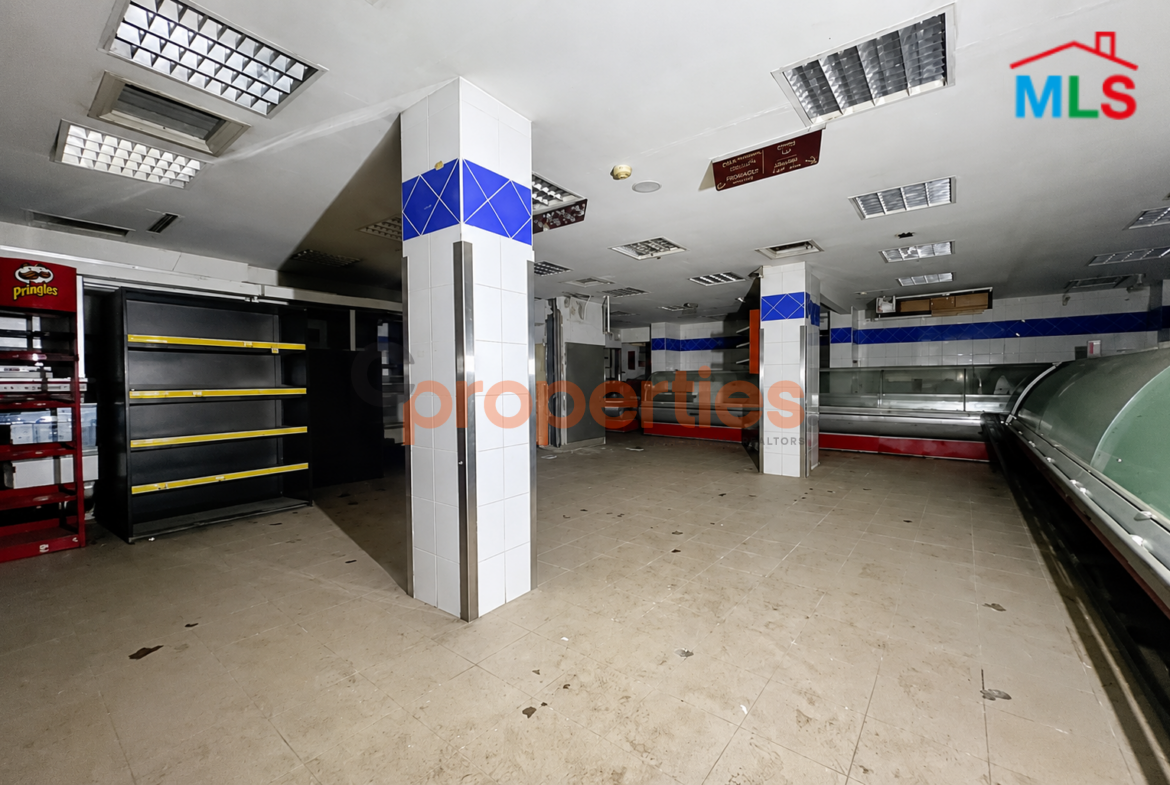 Shop for rent in Hamra محل للإيجار في الحمرا - CPBMKH38