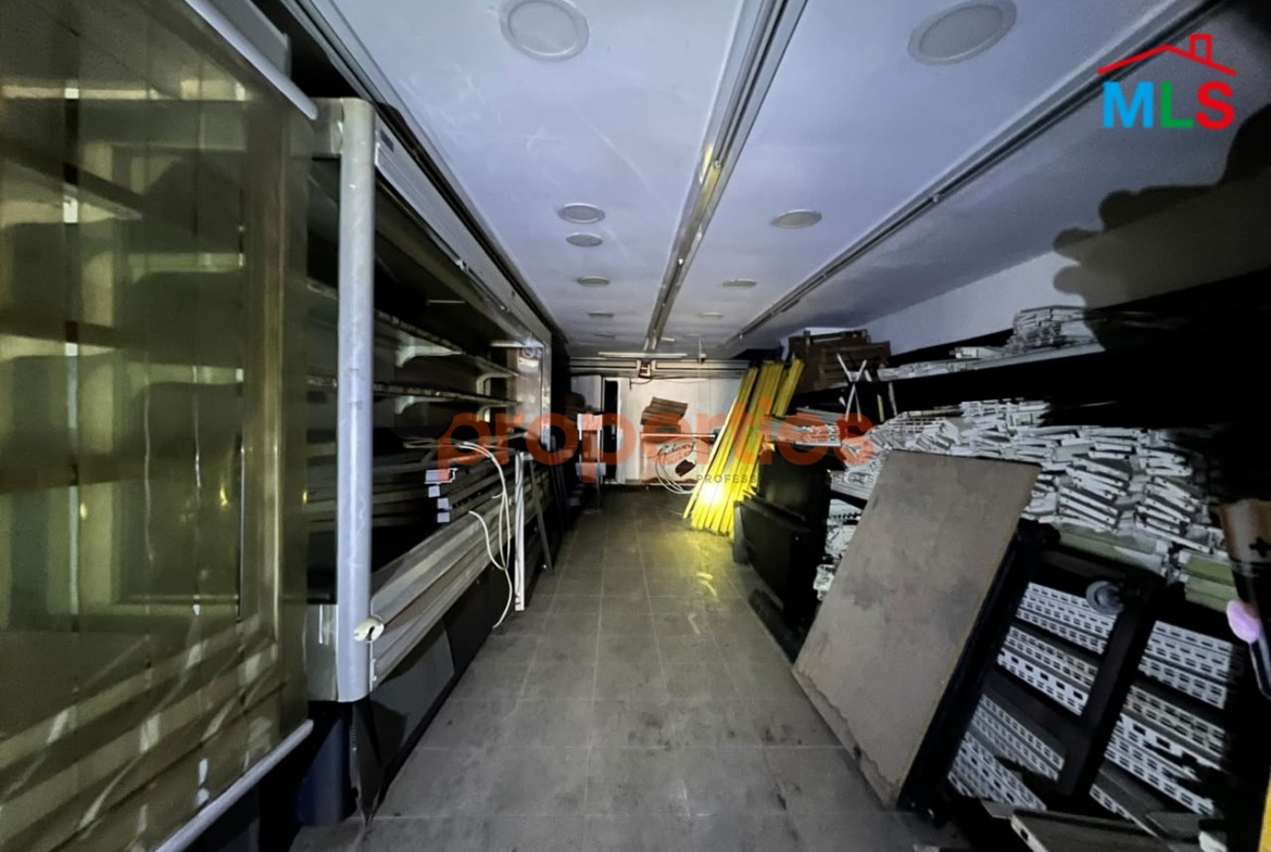 Shop for rent in Hamra محل للإيجار في الحمرا - CPBMKH38