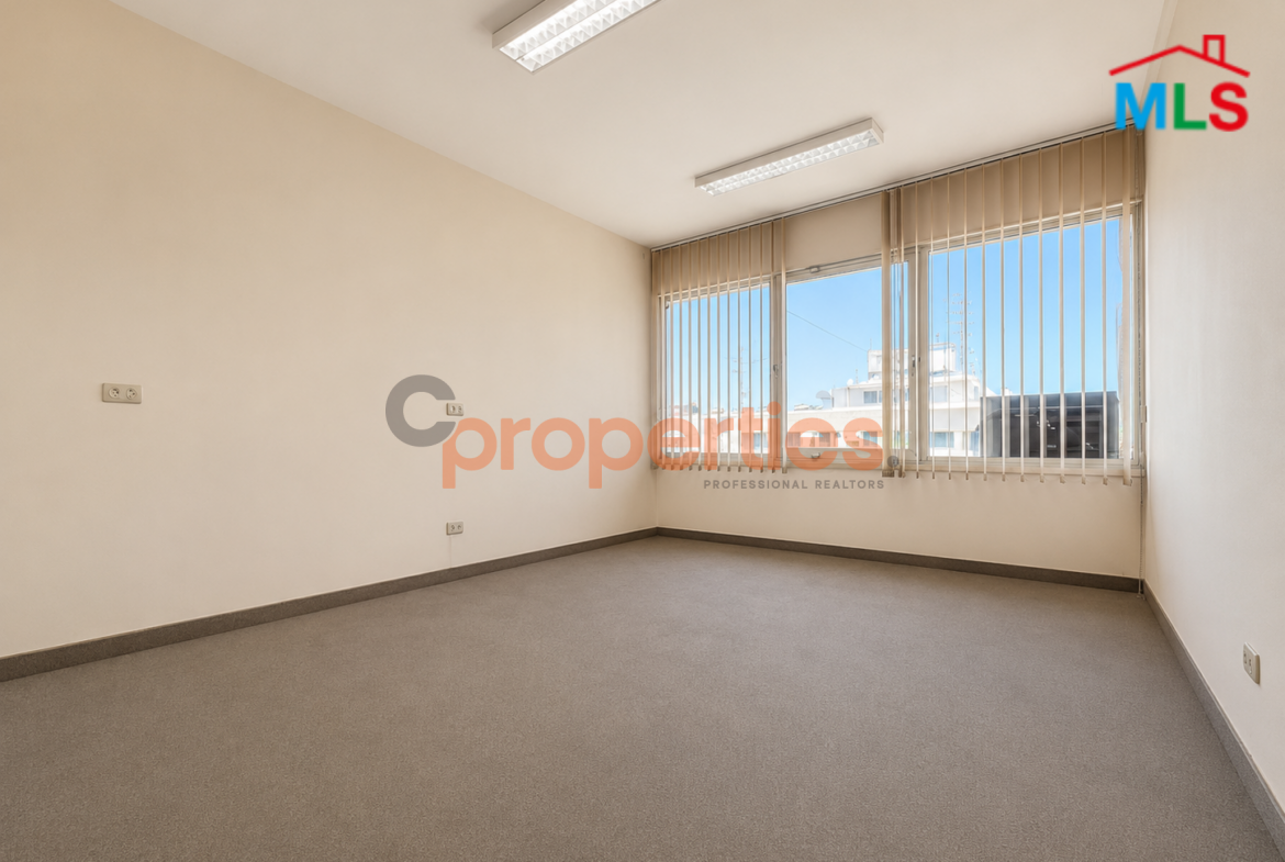 Office for rent in Hamra CPBMKH24 مكتب للإيجار في الحمرا