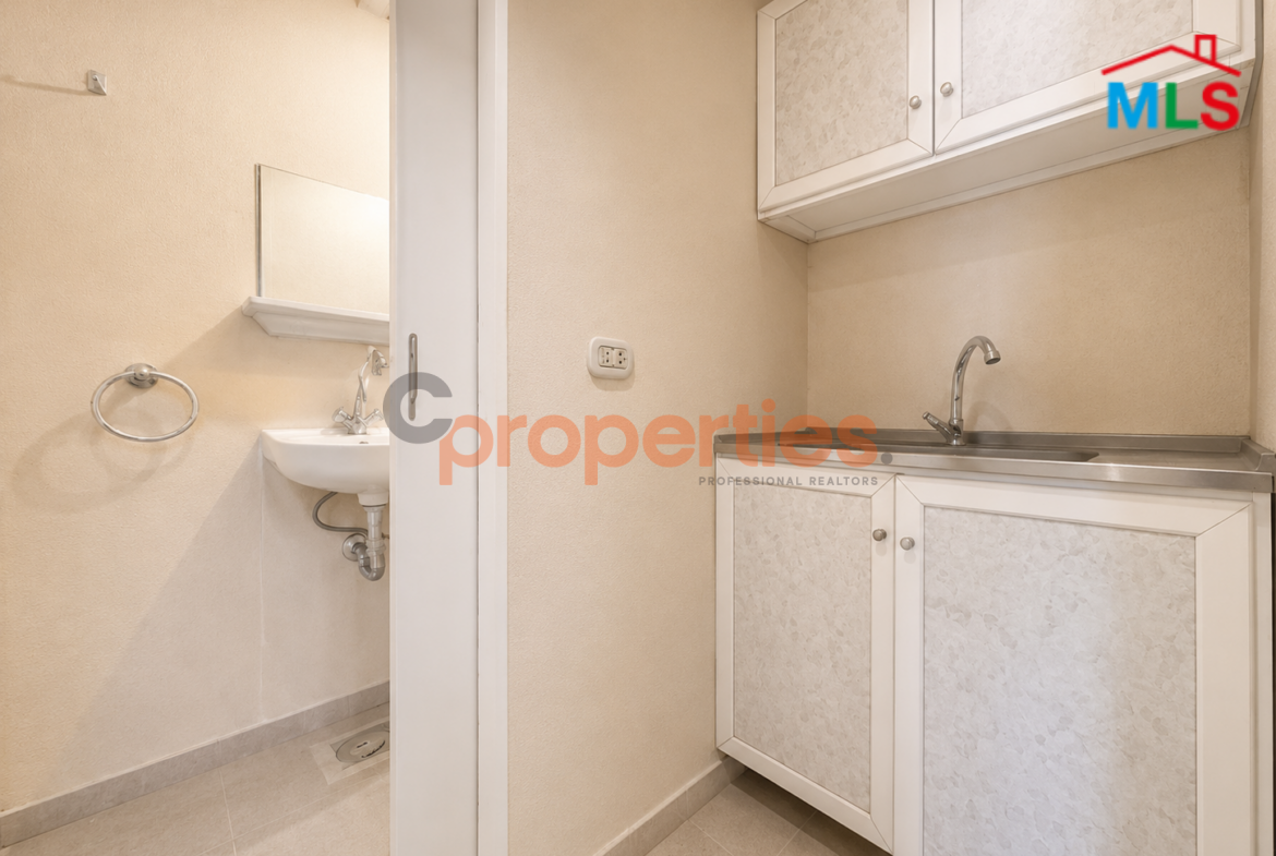 Office for rent in Hamra CPBMKH24 مكتب للإيجار في الحمرا