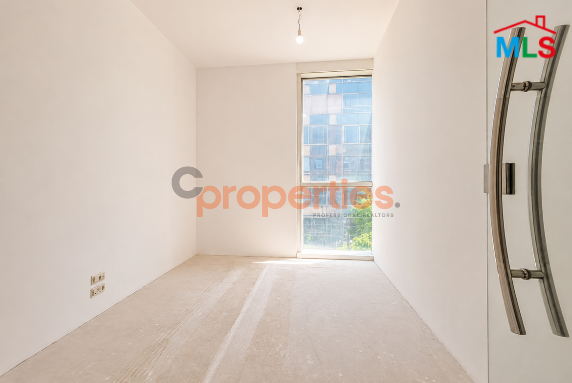 Office for rent in Hamra CPBMKH27 مكتب للإيجار في الحمرا