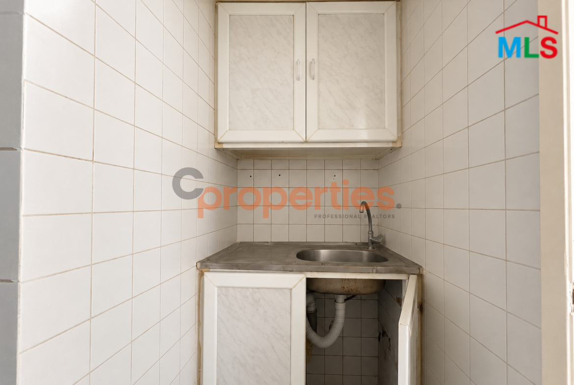 Office for rent in Hamra CPBMKH27 مكتب للإيجار في الحمرا