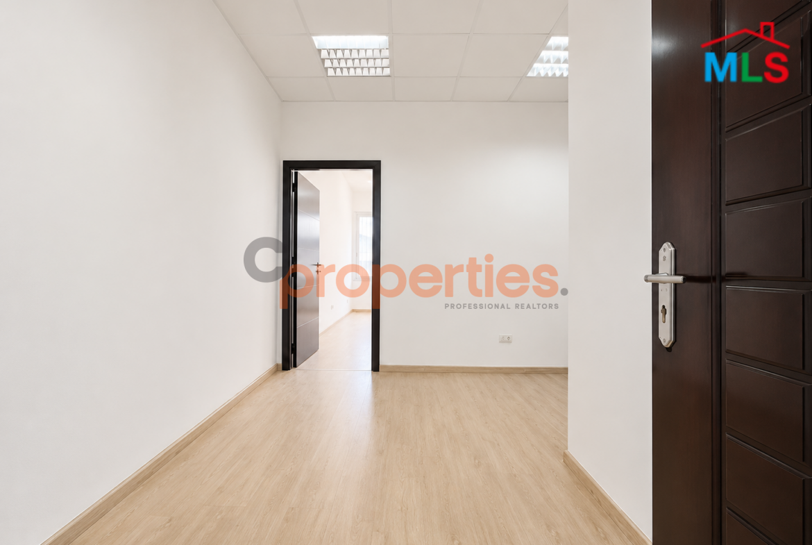 Office for rent in Hamra CPBMKH29 مكتب للإيجار في الحمرا