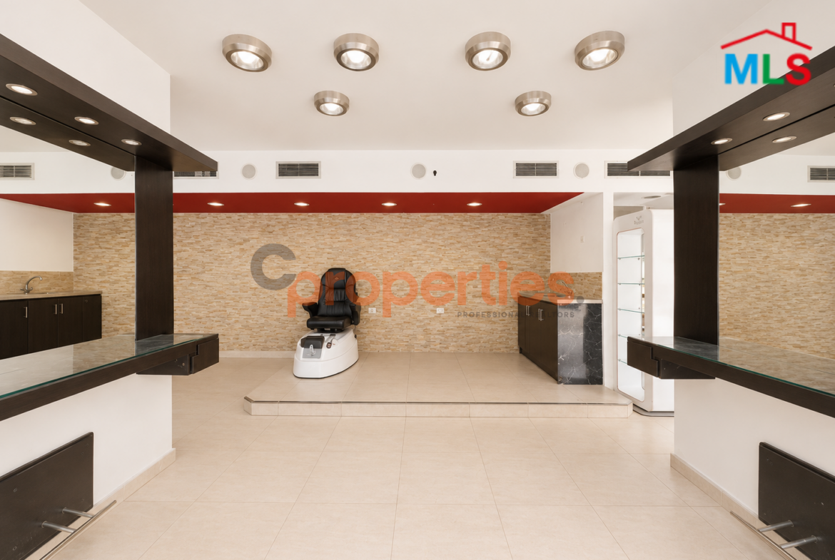 Office for rent in Hamra CPBMKH28 مكتب للإيجار في الحمرا