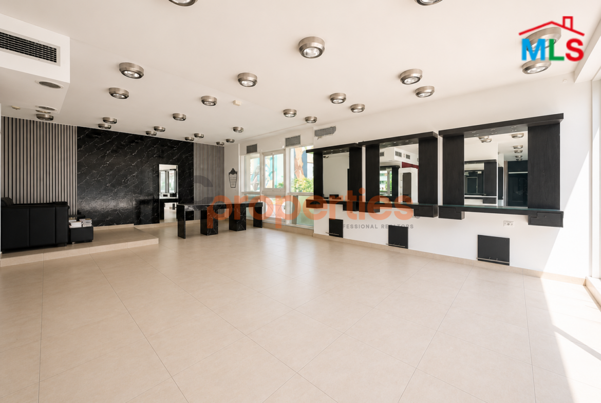 Office for rent in Hamra CPBMKH28 مكتب للإيجار في الحمرا
