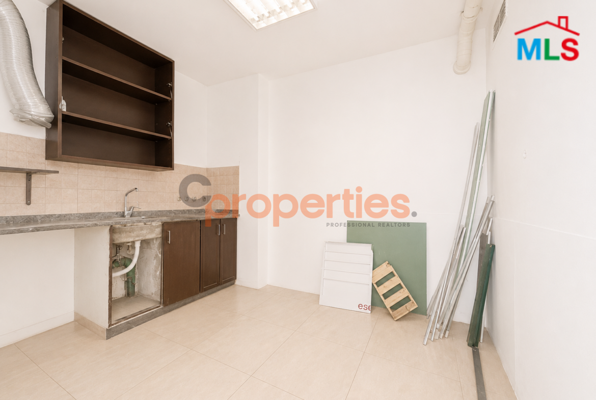 Office for rent in Hamra CPBMKH28 مكتب للإيجار في الحمرا