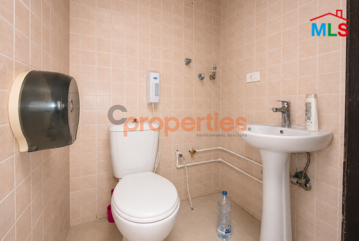 Office for rent in Hamra CPBMKH28 مكتب للإيجار في الحمرا