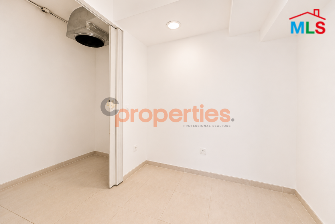 Office for rent in Hamra CPBMKH28 مكتب للإيجار في الحمرا