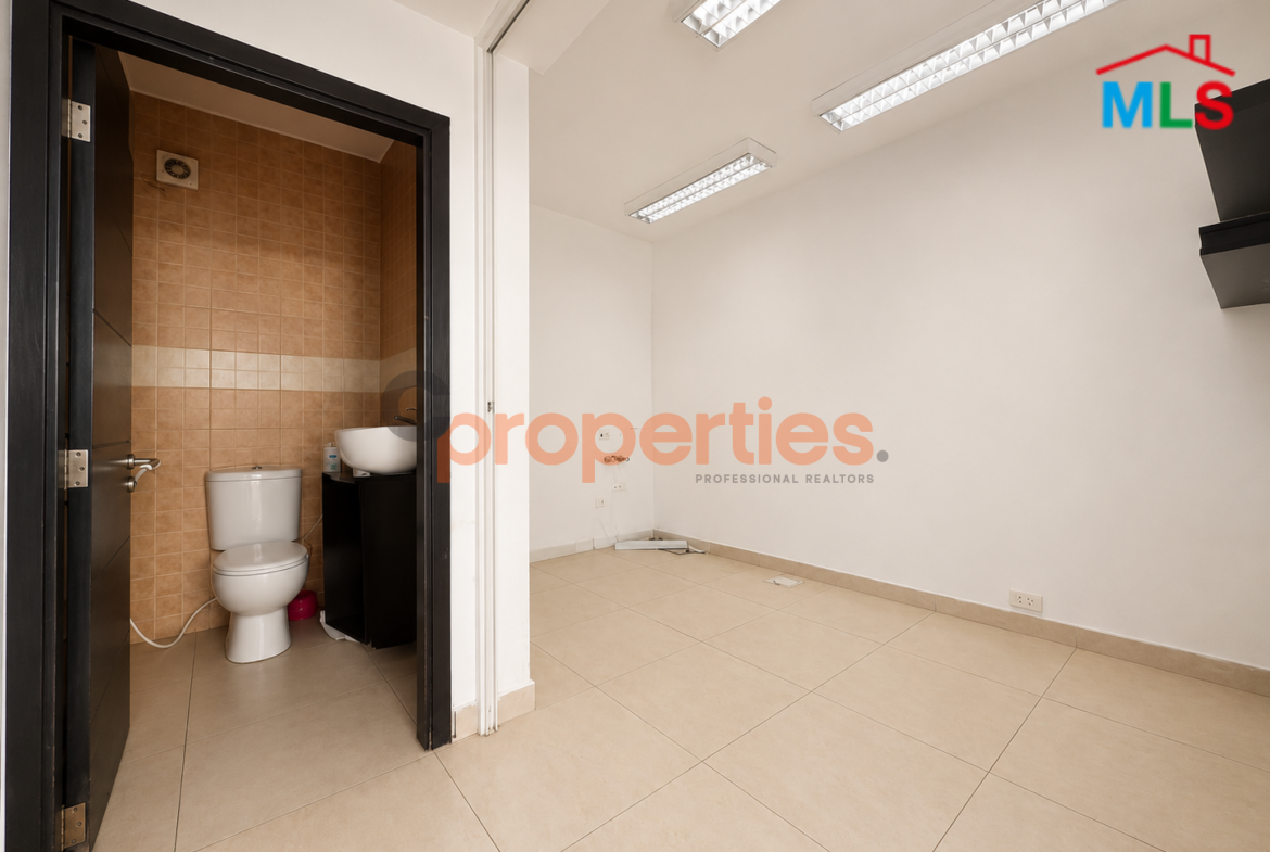 Office for rent in Hamra CPBMKH28 مكتب للإيجار في الحمرا