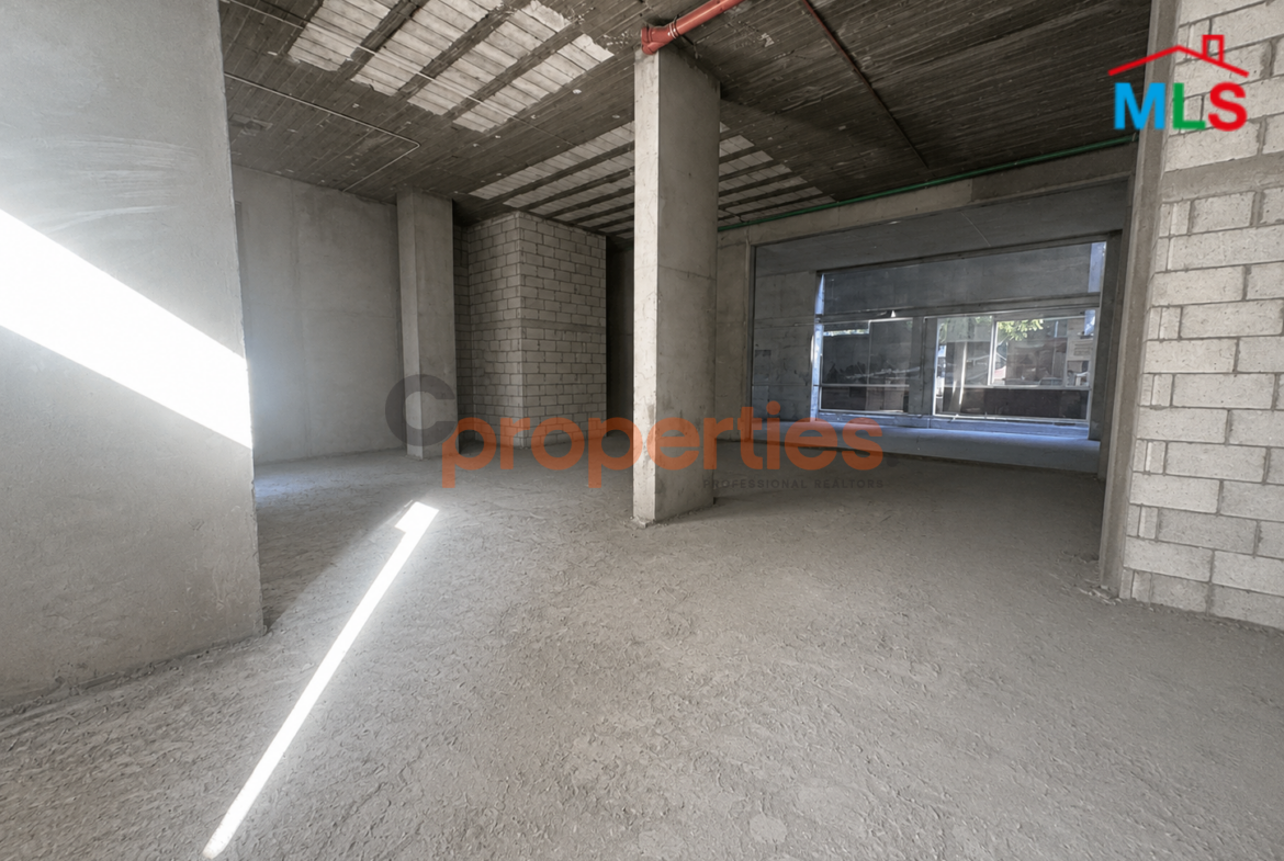 Shoowroom For Rent in Downtown beirut With Garden - CPBHS103