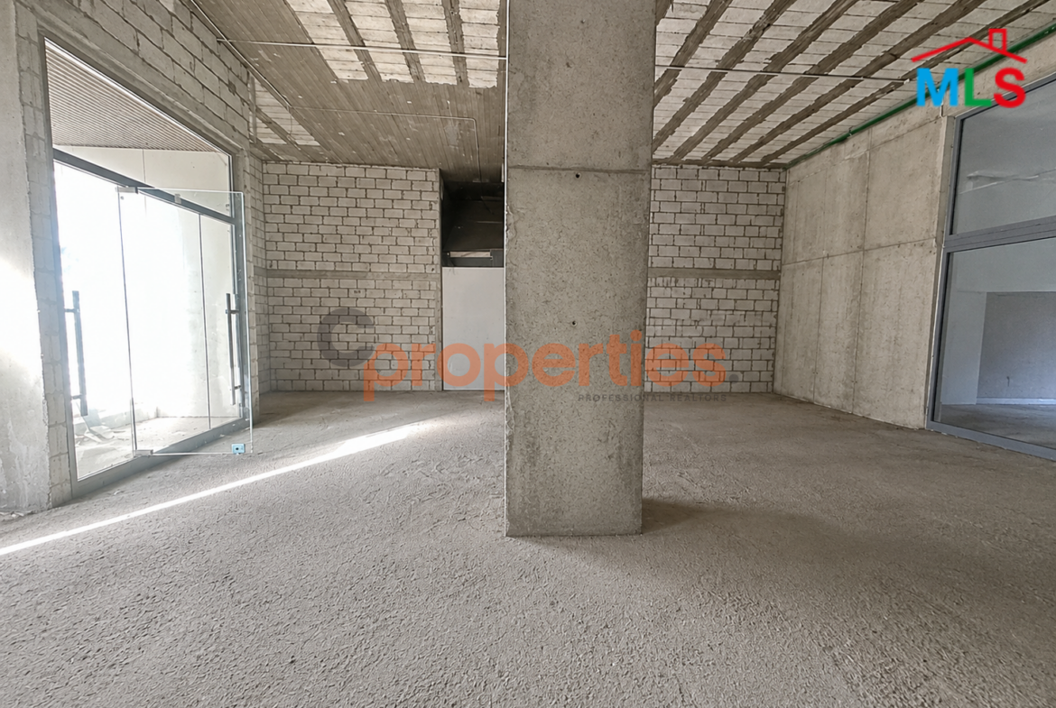Shoowroom For Rent in Downtown beirut With Garden - CPBHS103
