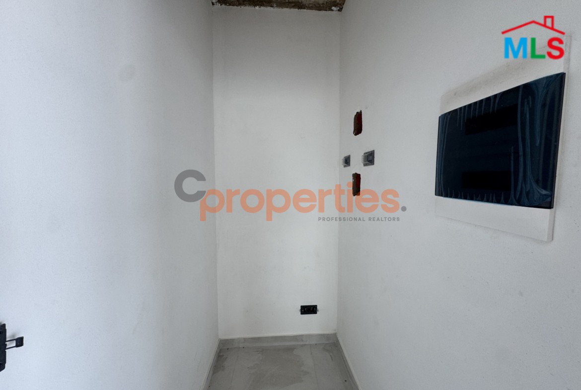 Office For Rent in Dekwaneh مكتب للاجار في الدكوانه - CPES174