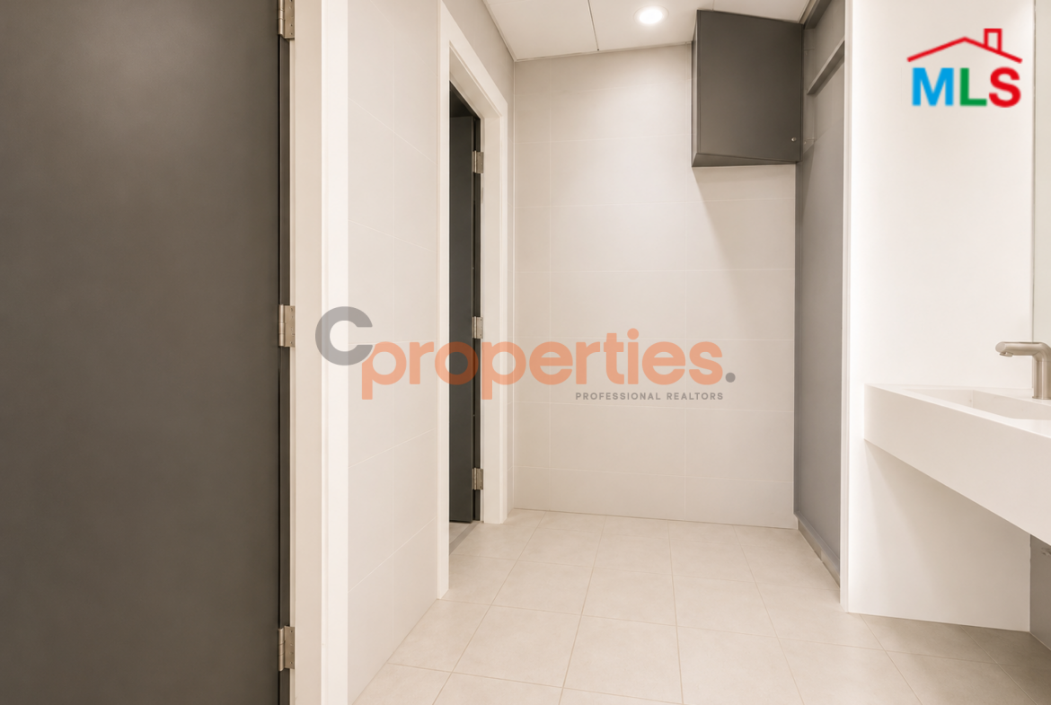 Showroom for rent in Hamra- CPBMKH11