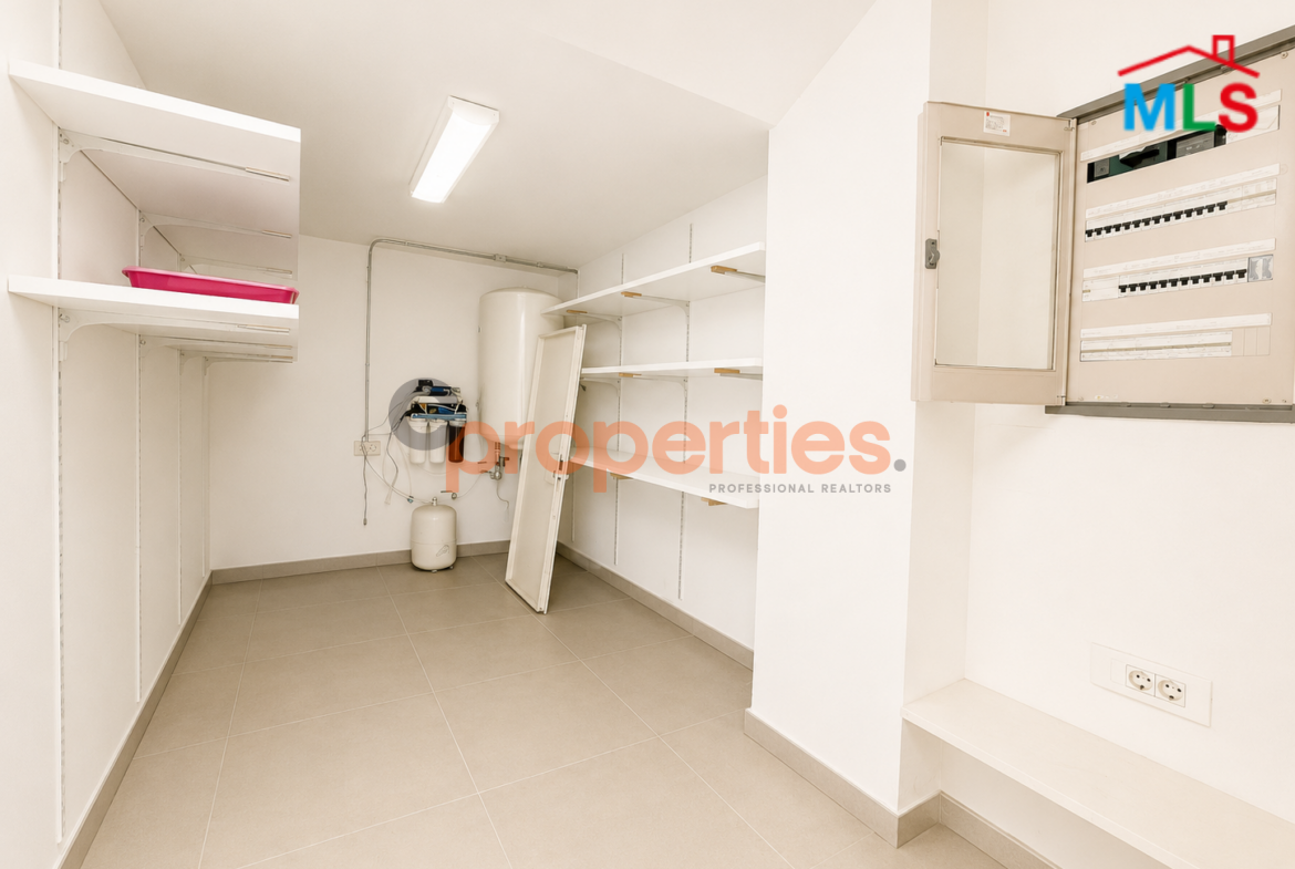 Showroom for rent in Hamra- CPBMKH11
