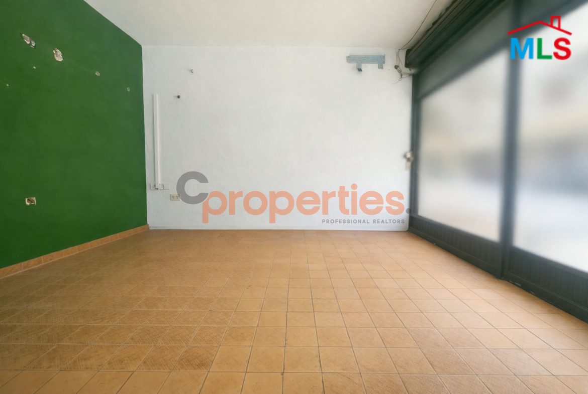 Shop For Rent in Achrafieh - CPBEC12
