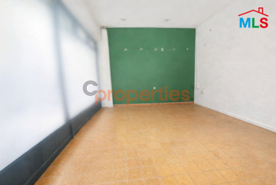 Shop For Rent in Achrafieh - CPBEC12