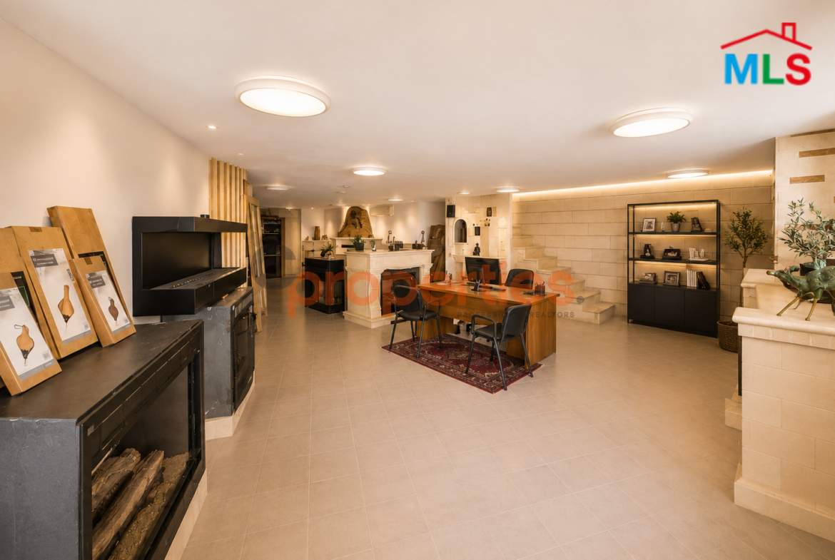 Showroom For Rent in Hazmieh - CPCH16