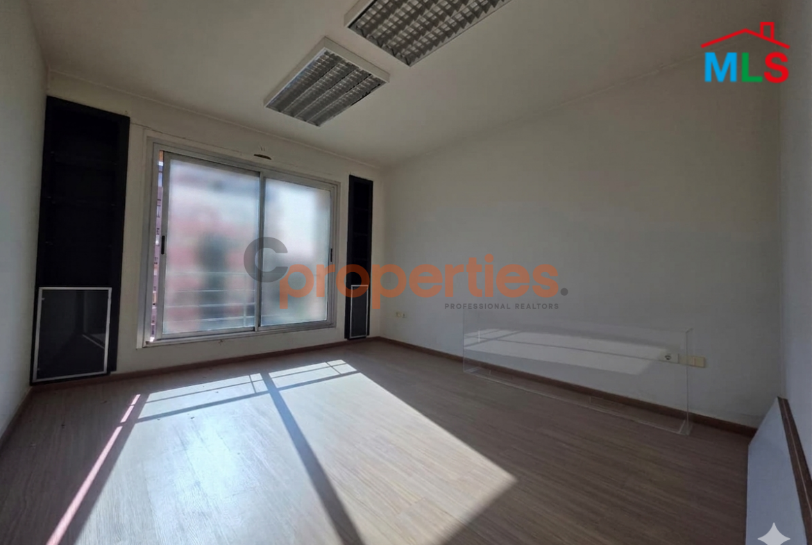 Office for rent in Sin El Fil - CPGA146