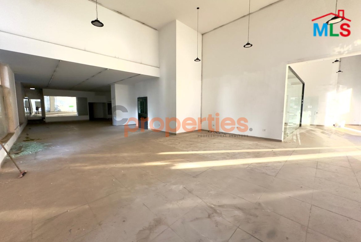 Showroom For Rent in Achrafieh - CPBEC08