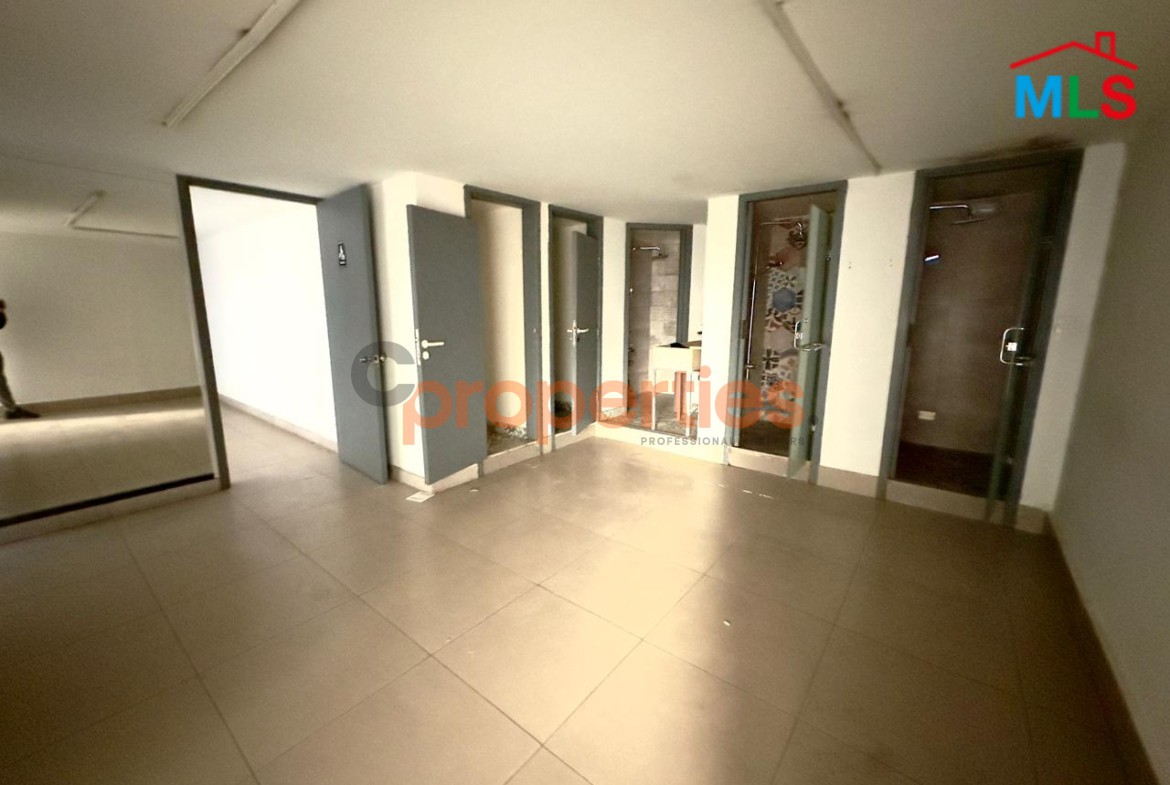 Showroom For Rent in Achrafieh - CPBEC08