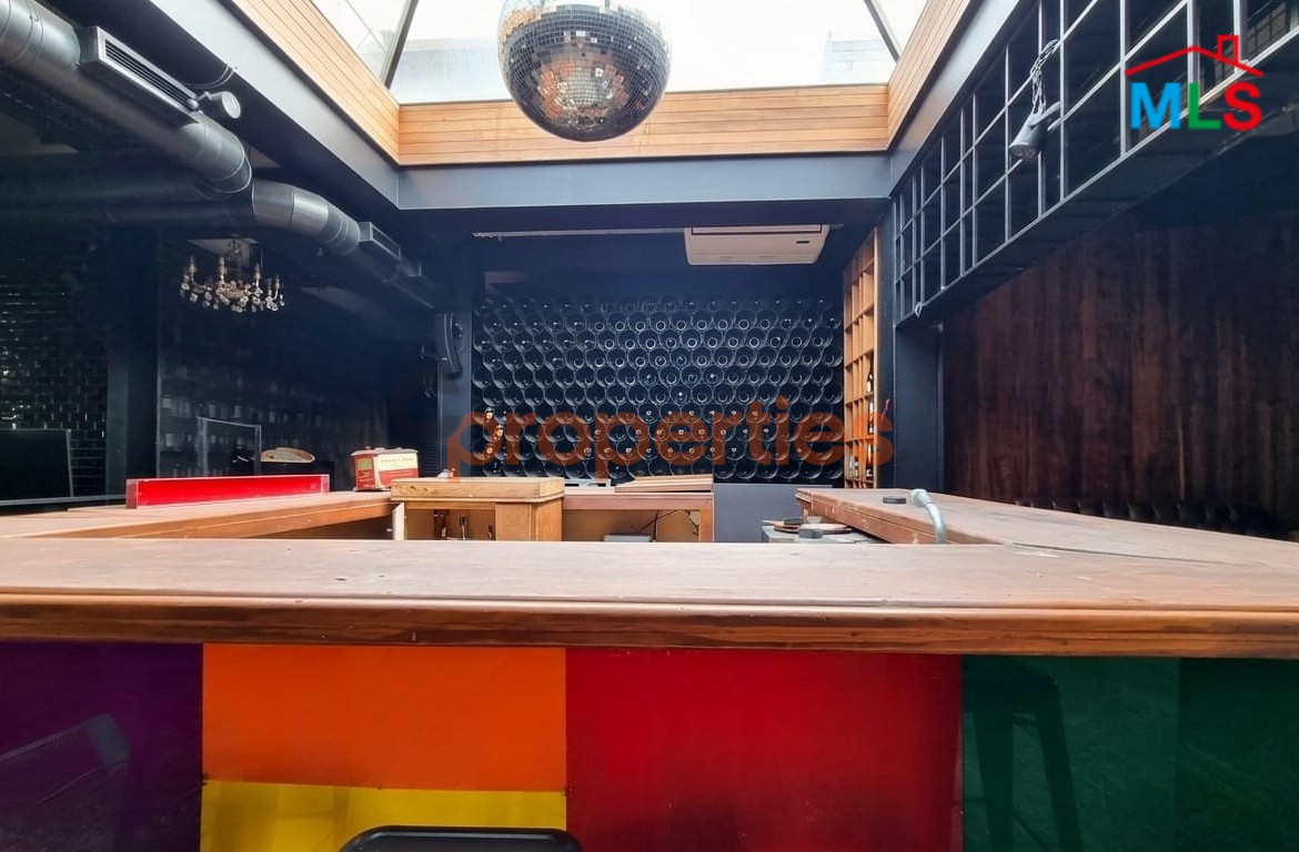 Resto Pub (Rooftop) For Rent In Achrafieh - CPBMH17