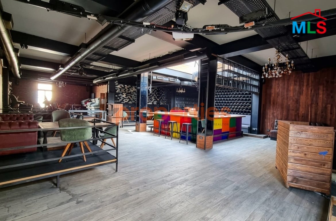 Resto Pub (Rooftop) For Rent In Achrafieh - CPBMH17