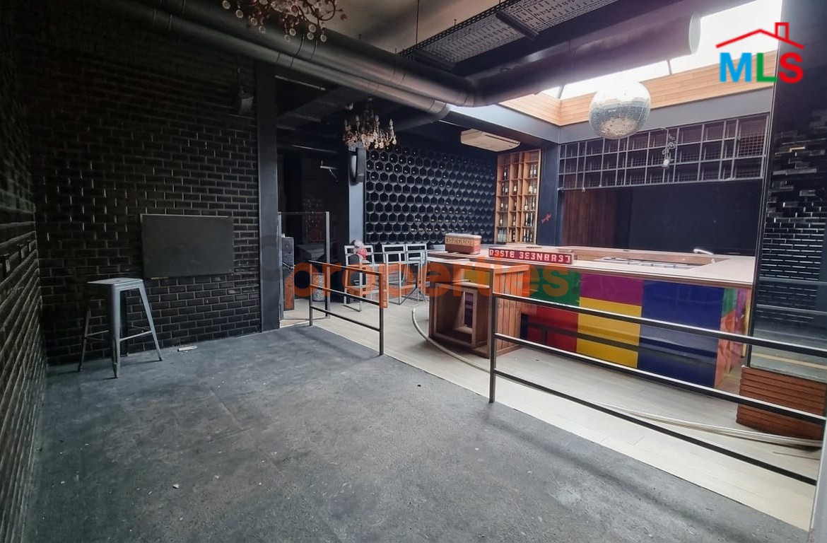 Resto Pub (Rooftop) For Rent In Achrafieh - CPBMH17