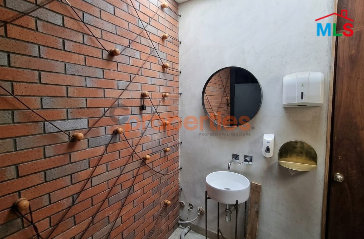 Resto Pub (Rooftop) For Rent In Achrafieh - CPBMH17