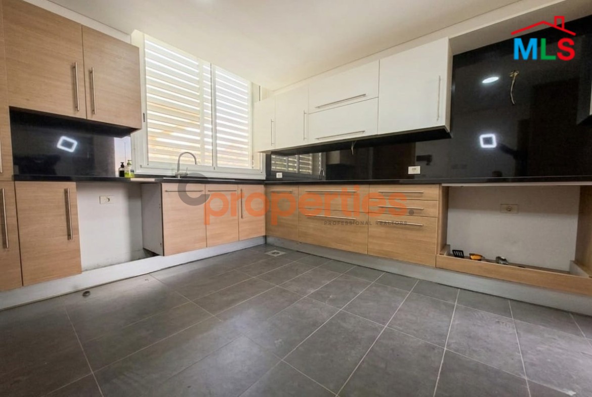 Apartment For Sale In Achrafieh - CPBMH12