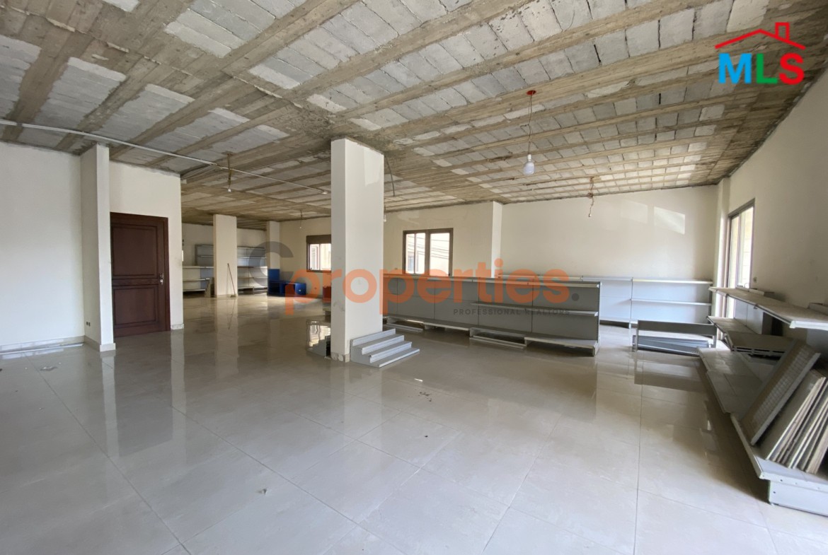 Showroom for Rent in Hazmieh - CPFY216