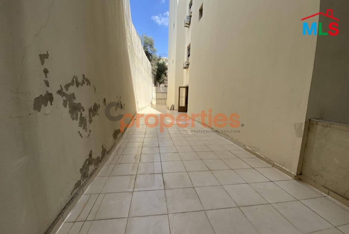 Showroom for Rent in Hazmieh - CPFY216
