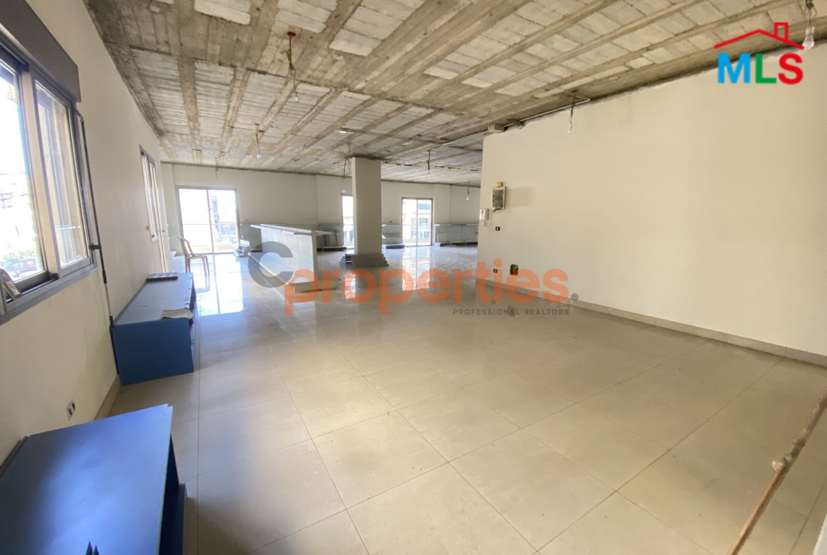 Showroom for Rent in Hazmieh - CPFY216